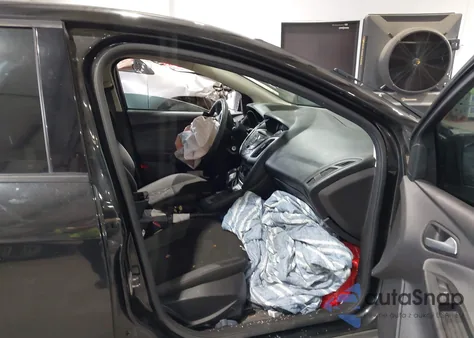 2014 Ford Focus Se z USA, uszkodzony, nr VIN 1FADP3F2XEL228462